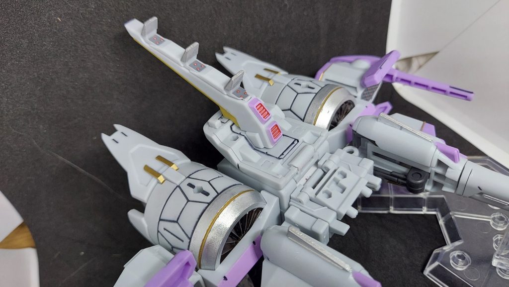 上から。シルバーの光沢とつや消しの境目にゴールドでワンポイント入れました。光沢とつや消しの色味の違いも結構気に入ってます