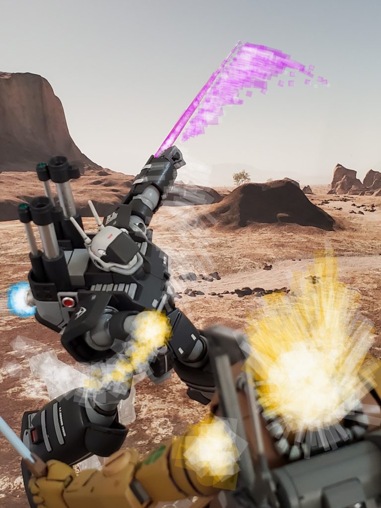 そして、身をよじりながらビームサーベル一閃✴️ウォルフ中尉の一撃がドムの頭部にヒット💥『踊る黒い死神💃』は、ついにジオンエースパイロットに手痛いダメージを与えたのだ~👍✨深傷をおったドムは戦闘空域を急速離脱❕撃破こそ逃したもののジオン部隊を退かせるには充分な戦果を挙げたのであった…😌✨