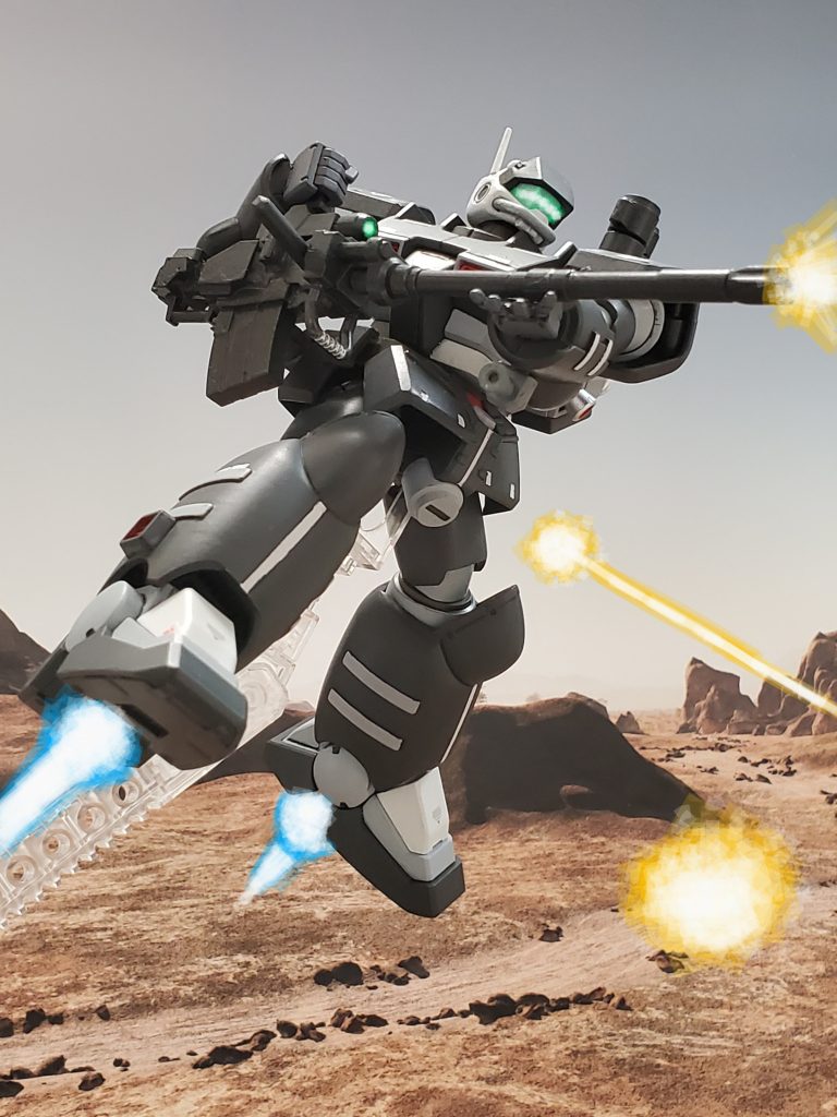 連日、前線で活躍するリド・ウォルフ中尉のもとに緊急通信が入る❗なんと❗アフリカ方面軍司令ハイマン将軍の座乗艦ビックトレー『イグアナ』がジオンエース部隊の強襲を受けているとの報告😱❕ウォルフ中尉は小隊を率いバーニア全開で戦闘空域に向かう💨混戦状態と化した戦場に到着したウォルフ中尉はフレキシブルアームで繋がれた180㎜キャノン砲を展開✨機動性をフルに生かし舞い踊りながらキャノン砲を敵機に撃ち込む〰️💥この180㎜キャノン砲は陸戦型ガンダムと同じものであるが、追尾光学センサー機能を備えており高い命中精度を誇る😎✨