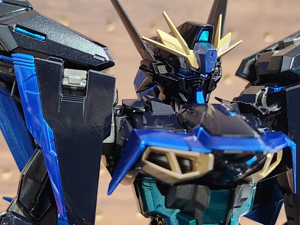 目立つアンテナ部分は取り付け時に落としてしまい傷が。光沢塗装はコツはつかんできたかなぁって感じです。まだまだ成功失敗の波がありますが。