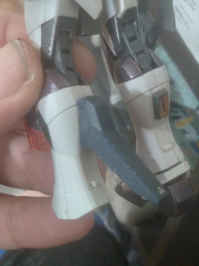 After getting one leg, you can see that there are thrusters inside of those parts. 