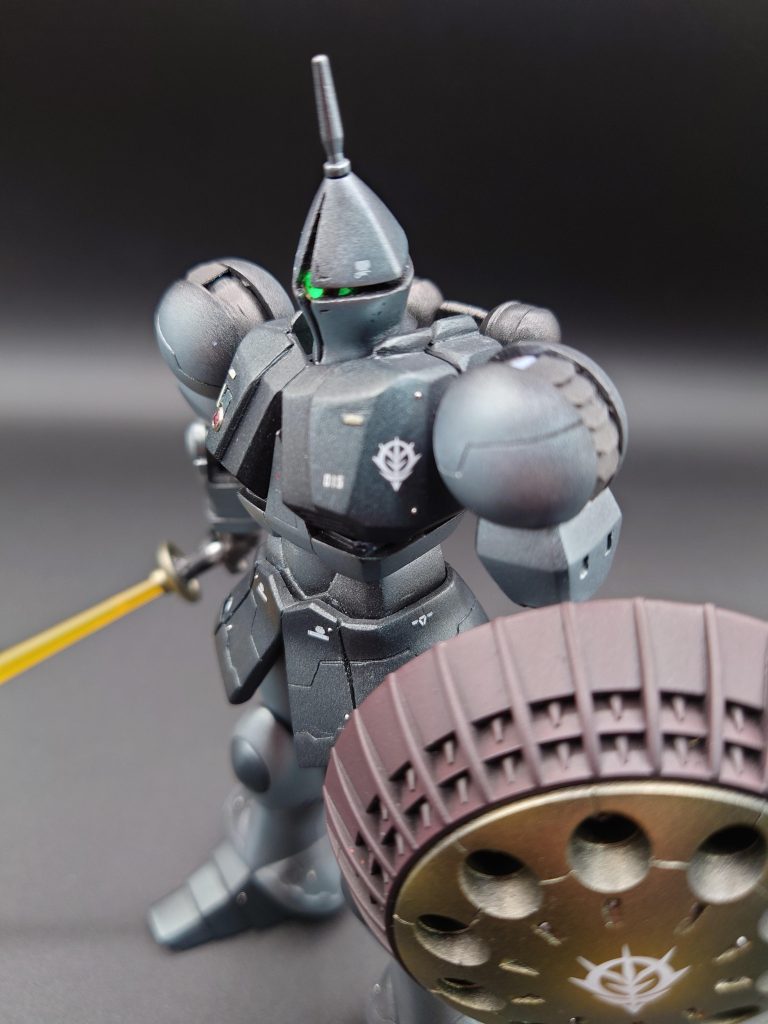 ギャンは、渋めメタリック塗装、メタルパーツ、モノアイとサーベルの電飾、もう少し丁寧にやれば良かったと反省してますが、少しいじってます。