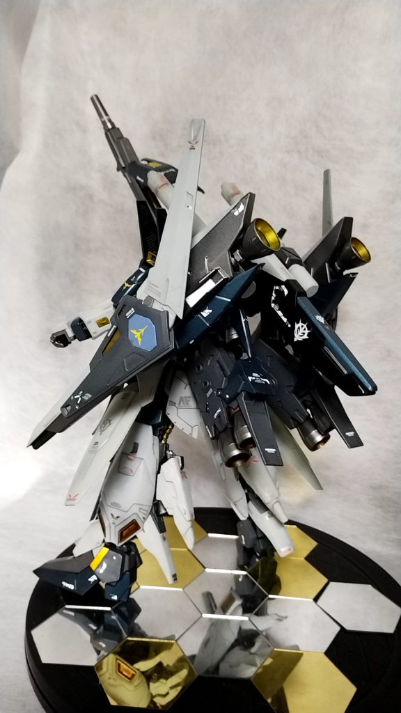 サイドフレキシブルブースターは自由に可動しますぜ　　この角度から見るとクスィーガンダム感出てるよーな　大気圏内自由飛行は無理でしょうな