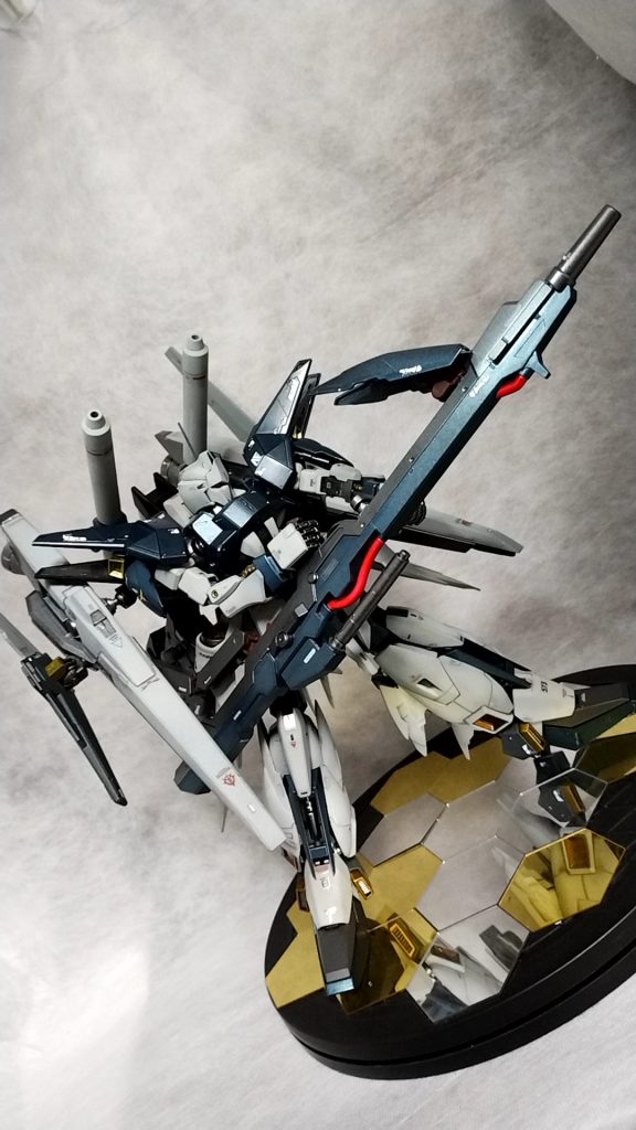 バスターランチャーばりの腰だめ撃ち…エルガイムの最終回ですぜ　uc0088でのチャム・ファウはライバルの彼女ですぜ  uc0093では地雷系女子クェス・パラヤですな…私の推しはガウ・ハ・レッシィですぜ❢