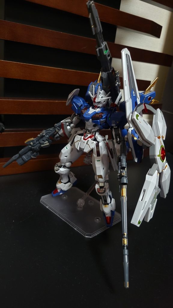 フルアーマーみたいな重武装が好きなのですが全然売ってないので武器を拝借してビルドのオプションパーツが売ってたので装着。