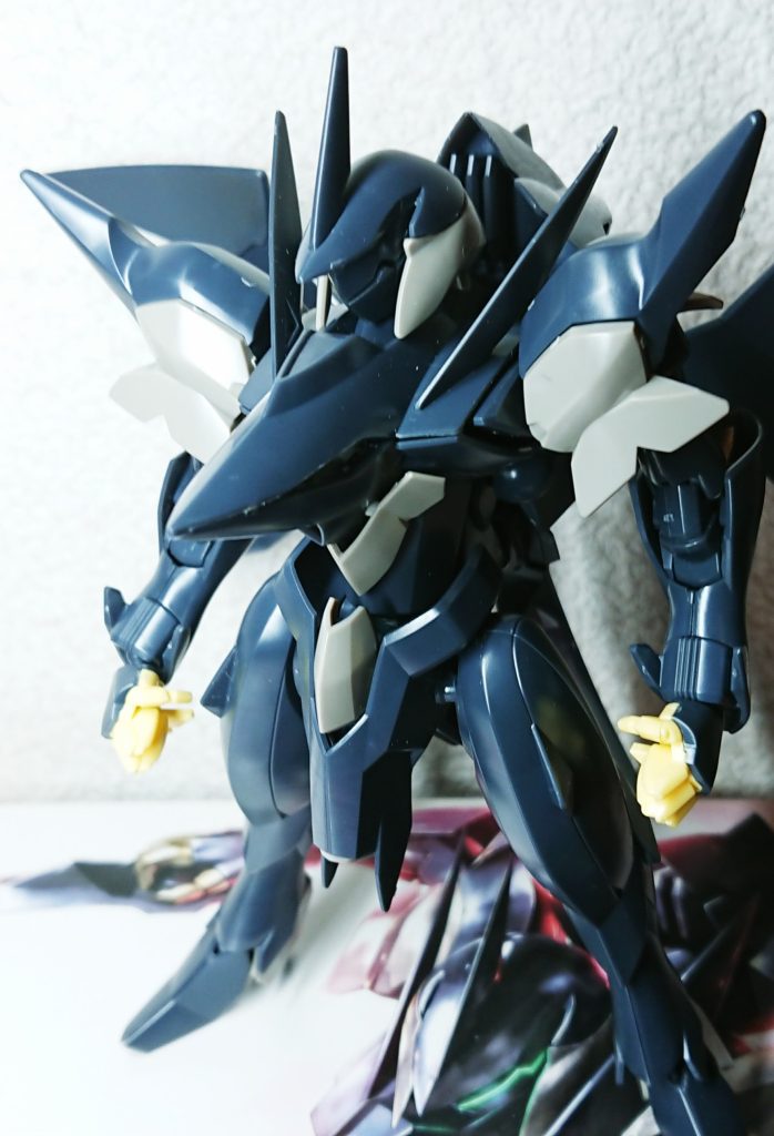 素組ゼダスさんの写真を発見したので塗装前後の比較を追加しました。肩アーマー左右間違ってますけど💧