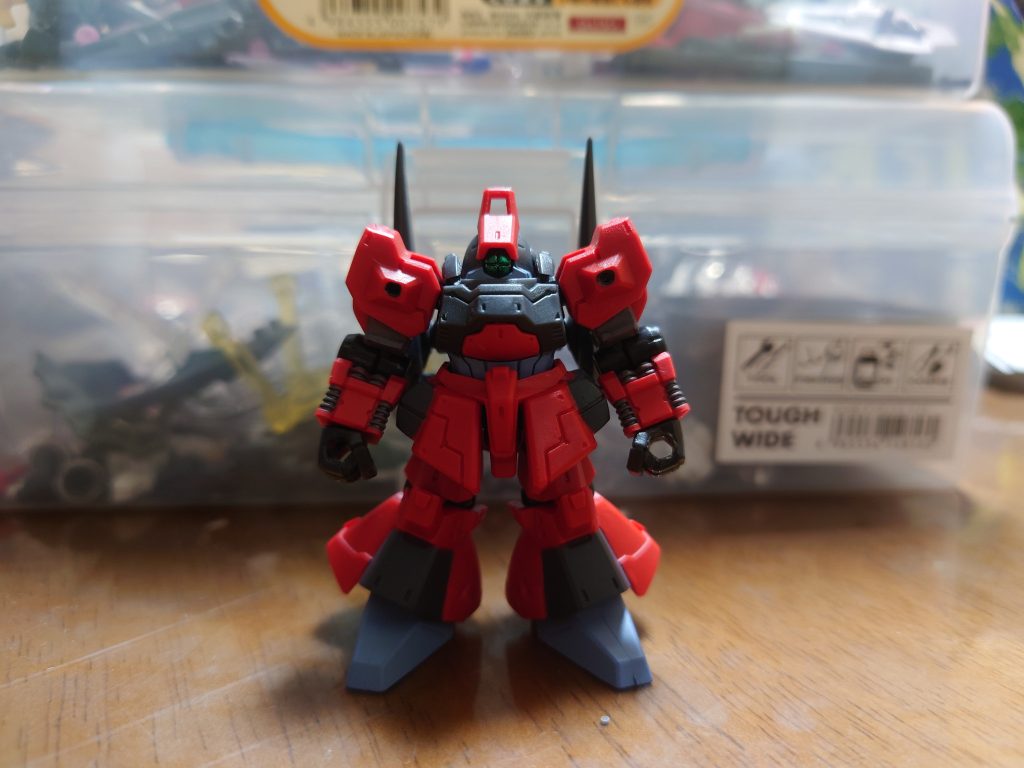 前面ですHGUC参考に塗装しています。