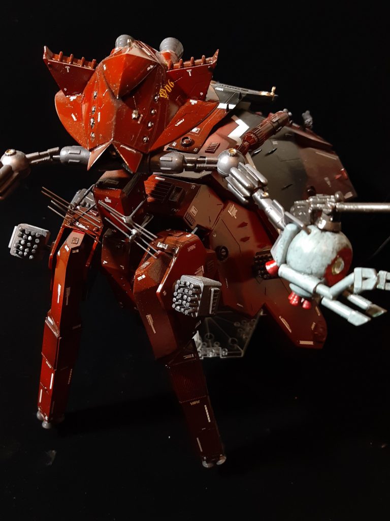 1/550ボールも作成しました。劇中のつかんで投げる場面を再現。最初はパテで作ったのですが、重すぎてつかめず、スチロールで作りました。