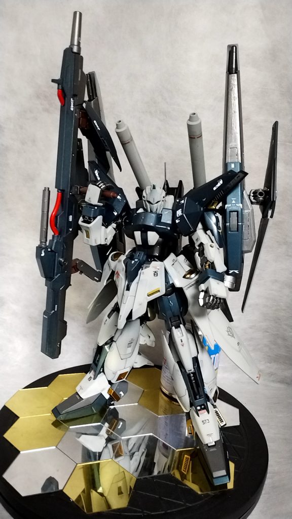 紅い百式や黒い百式はけっこう作例あったので…　　　　白い百式ってどないや！と思い、勢いで作成したら…　　　　　　白い百式ってエルガイム感がすごいですぜ