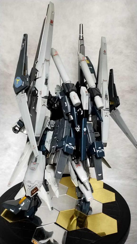 バックパックは色々装備してたらいつの間にかEx-sばりの重装型に…増設したふくらはぎフィンはエルガイム宜しく可動します！微量ですが…