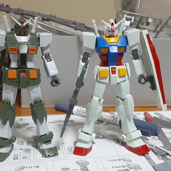 今フルアーマーガンダムMSD版作成中、中のガンダムかなりマッシブでカッコいい。実はオリジンガンダムは初でして、オリジンザク作って出来が凄い良かったから期待してました。良い意味でファーストの絵柄の太さごつさをそのままにディテールを現代風にデザインした感じ。これは売れるよな。後でノーマルのガンダム買おうw ジムガードカスタムも欲しいんだよな。オリジンキット好きだがなかなか買えない…（3枚目）