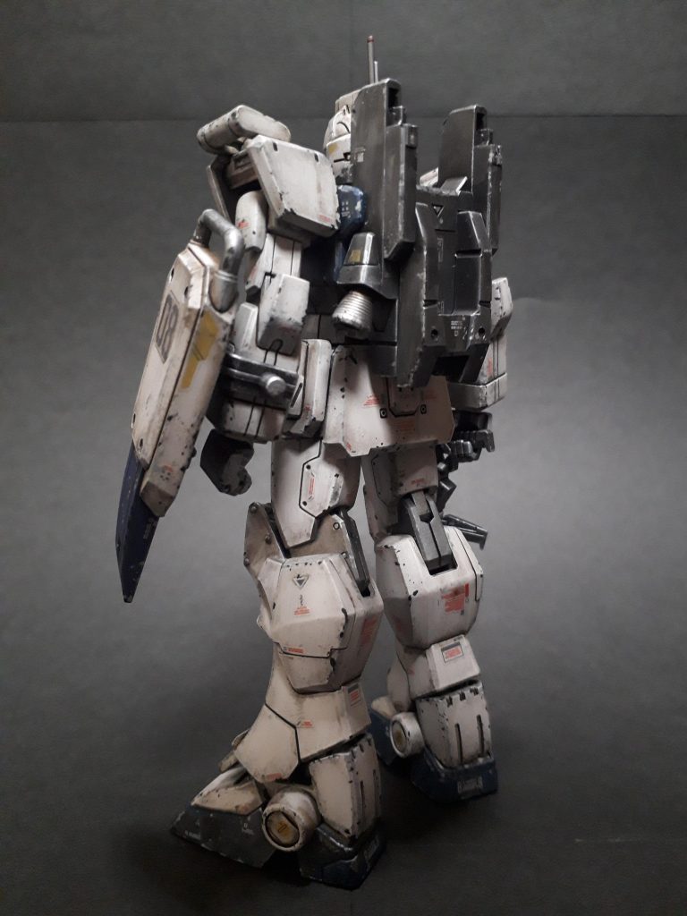 下地色はブラック。二度塗りしてなんとかなったものの発色がイマイチ感あり。黒鉄色は少しシルバーを混ぜて下地なしで。