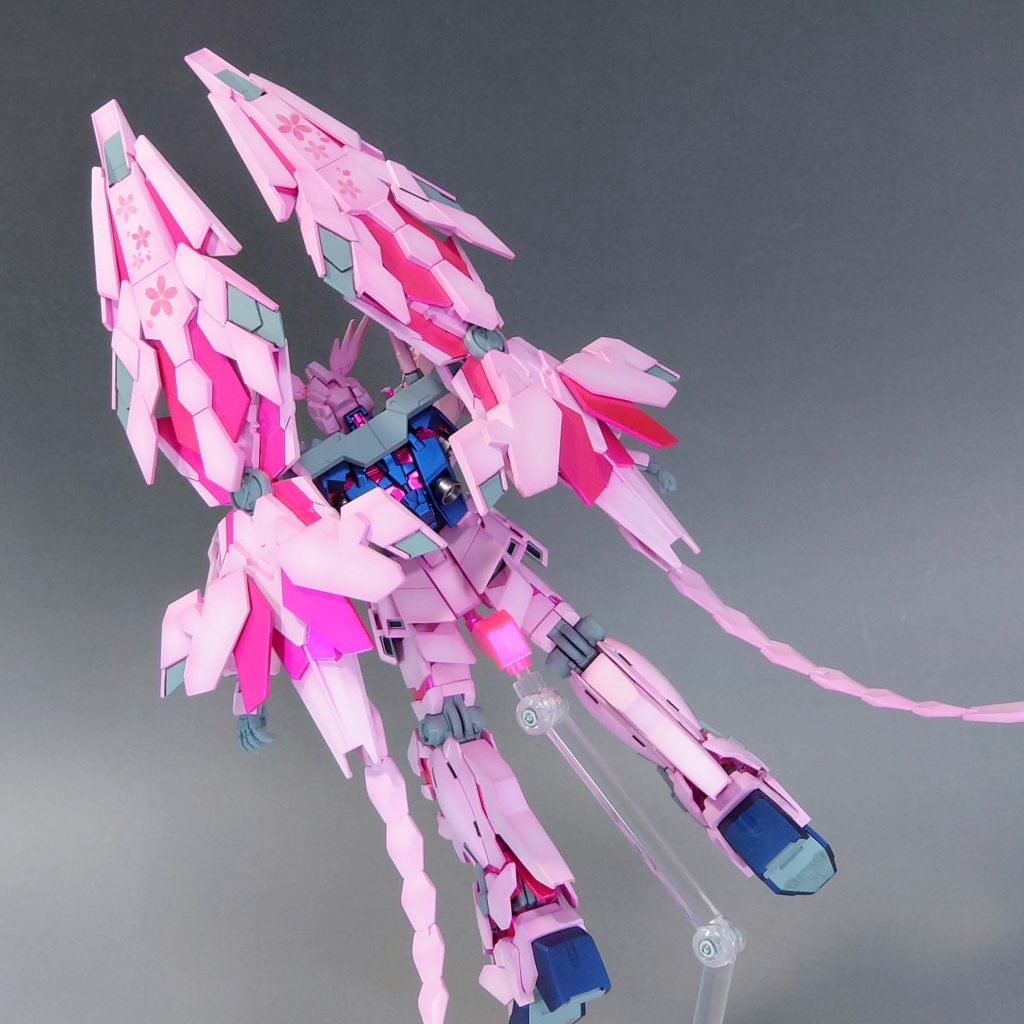 アームドアーマーや台座の桜マークはフリー素材のデータを購入してデカールに出力した物。フリー素材は個人使用や商業使用が可能なものを利用してます。