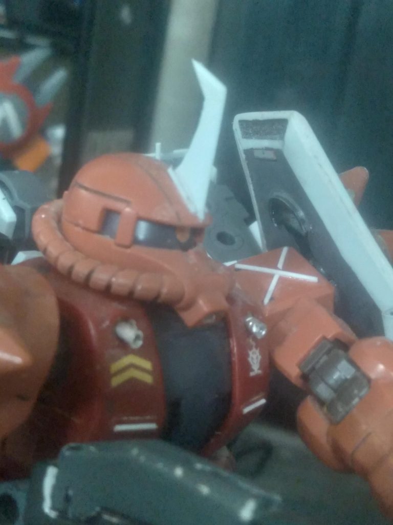 The head is equipped with various sensors and communications devices. The large antenna works well with sending/receiving messages from the headquarters. The chest also has 85MM ciws guns. These weapons are not very powerful, but the rate of fire is perfect for shooting down incoming missiles and damaging mobile suit sensors and lightly armored sections.