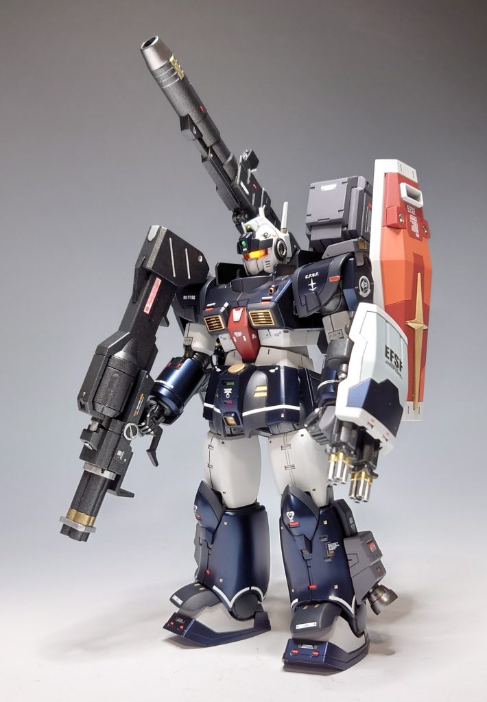 【RX-77AC ガンキャノン アームド・カスタム】[設定]  中距離支援機ガンキャノンの強化型二本のサブアームを搭載しており武装の変更・追加、バーニア・スラスター増設、追加装甲、推力強化などがされている。[解説]  ククルス・ドアン版のガンキャノンのプロポーションを変更し色々なパーツをミキシングして製作しました。
