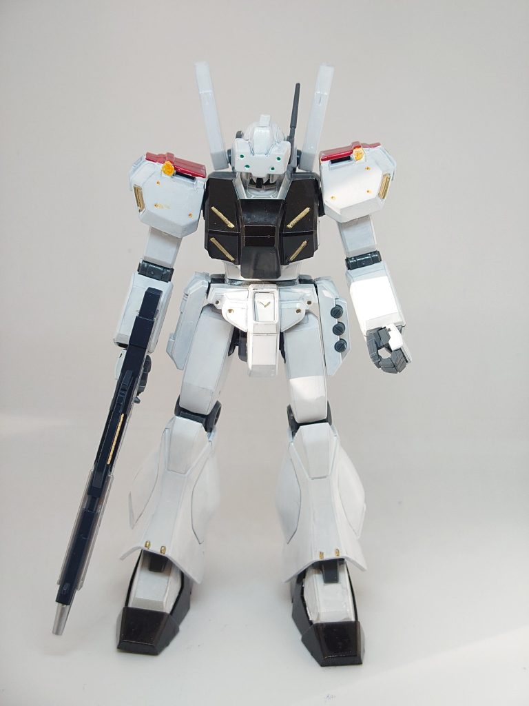 強化型みたく、ビームライフルは余ってたνガンダムのモノを流用。思ったより合うと思います。