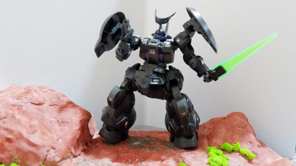 後ろから襲いかかるディランザ。