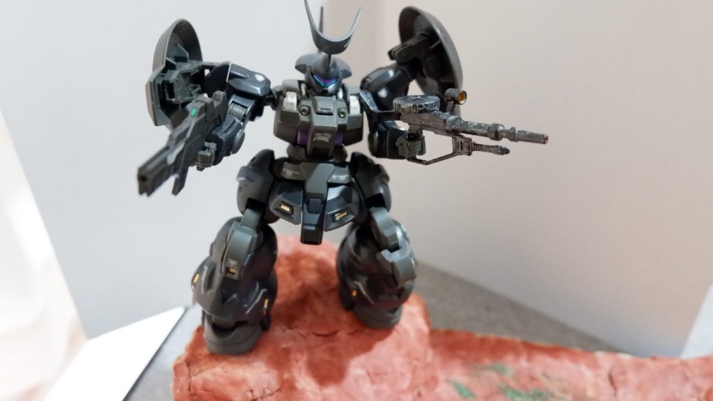 二丁拳銃!片手はザクマシンガンだったりする。