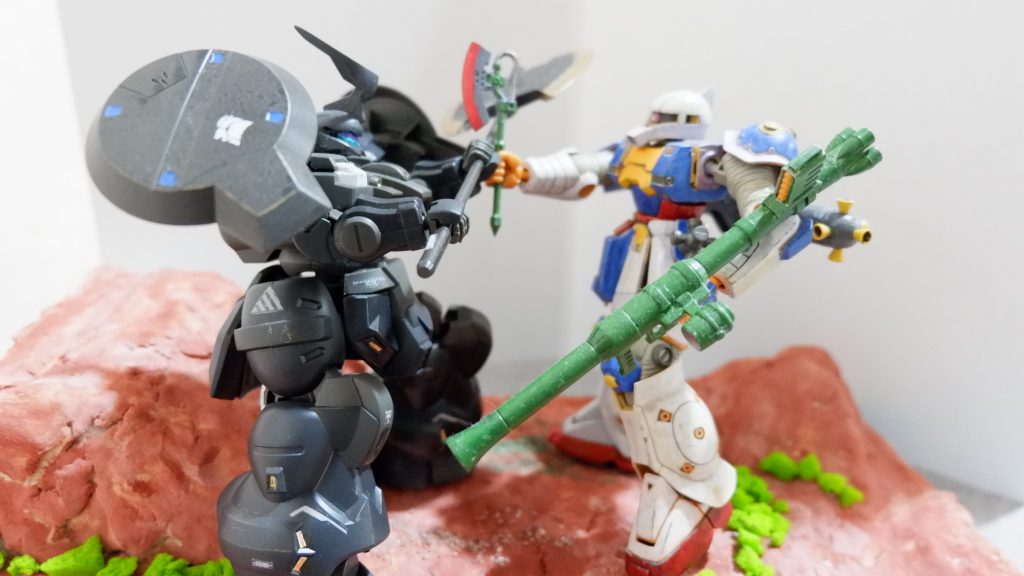 ガンダムもどきと鍔迫り合い!