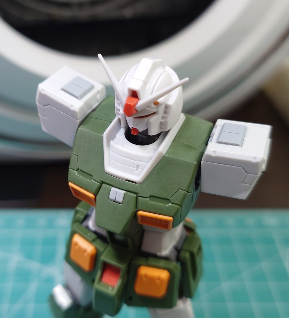 肩の形状変更とフレームディテール追加