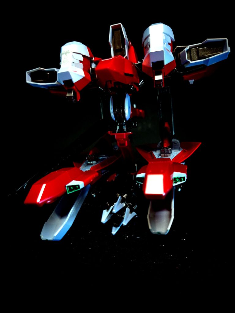 水中用モビルアーマーとして単体での運用もでき、その際はフリージーヤード技術を応用したゲル状物質で機体を覆う事で、水の抵抗を軽減させる。グリプス戦役時には既に試作機が完成していたが、主戦場が宇宙に上がっていた為に実戦投入されることはなく、ティターンズの敗北が確定したため量産されることはなかった。しかし戦後にティターンズ残党らによって火星に持ち込まれており、レジオンによって量産化されている。