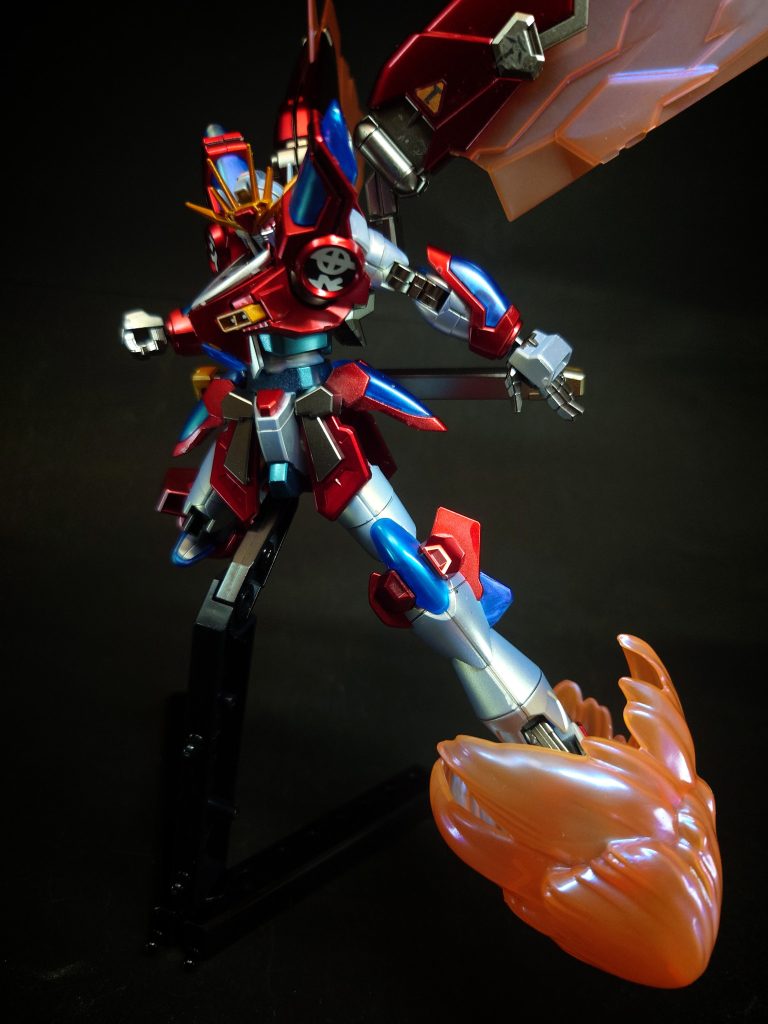 その攻撃力は実弾や圧縮されたビームをも斬り裂き、「攻の形」では神樹流ガンプラ奥義「鴛鴦斬」（えんおうざん）による巨大な炎の斬撃を繰り出す[4]。