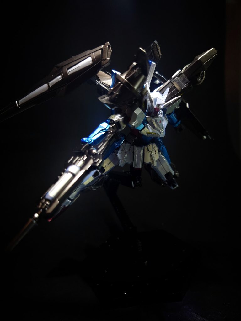 飛行ユニット (大気圏全天候型多目的空戦ユニット / ボマー / スカイ)空戦に特化したユニット。戦闘機や偵察機、攻撃機、爆撃機など多目的に運用が可能な飛行ユニットを装着し、大気圏内をマッハ7.5で飛行する事が可能。こちらもコンセプトデザインの1つで、上記の「コミックボンボン」に原案イラストと新谷学氏（ビークラフト）によるガンプラ作例が掲載されている。