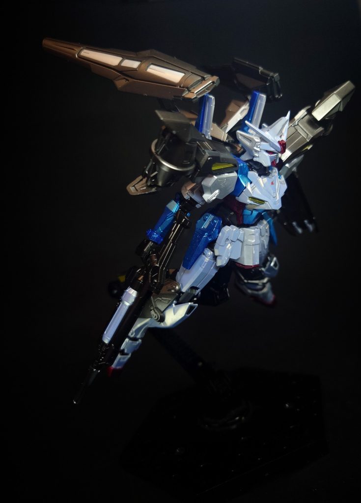 地上用ユニット基本ユニット。地上用とあるが宇宙での運用も可能。宇宙用ユニット高機動ユニット。アサルトブースターの別名を持つユニットで、肩部と脚部に可動式スラスター、背部にスタビライザー兼スラスターが装着される。高機動型ユニット大気圏内用の飛行ユニット。宇宙での運用も可能。