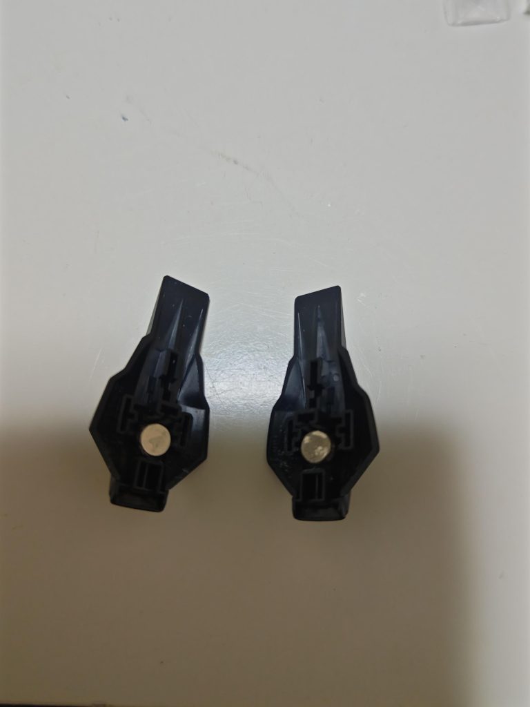 マグネットを仕込んであります。