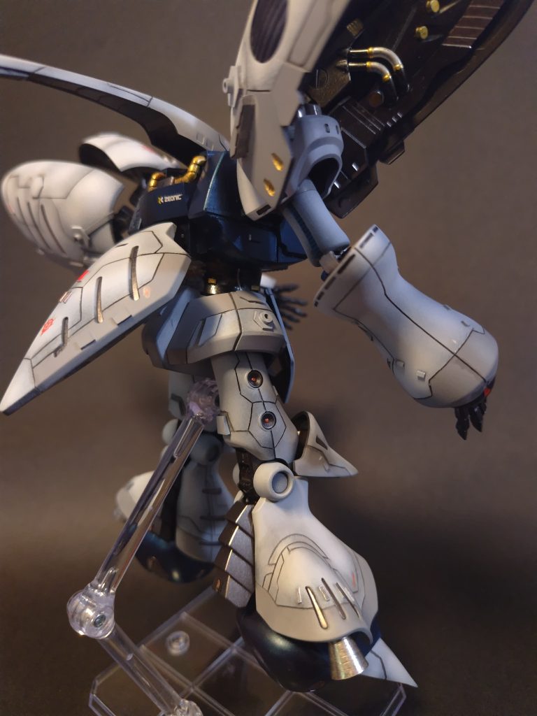 バインダーの内部も塗装とディテールアップをしています。