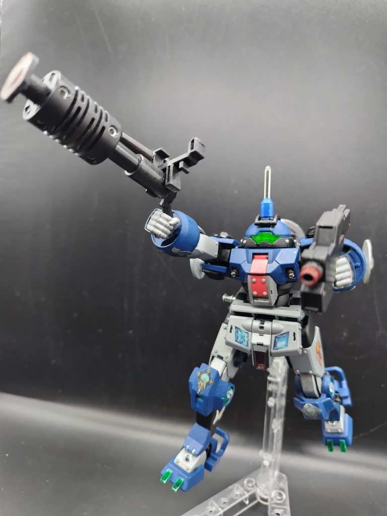 オリジナルのビームガンと既存のビームガンを持たせてみました。