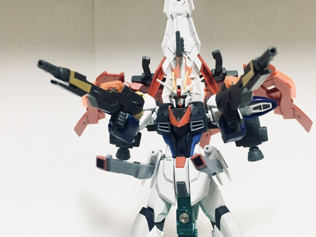 フルバースト形態です。2丁のバスターライフルと2門のレール砲で敵のMS部隊に強力な一斉射撃を行う形態になります。