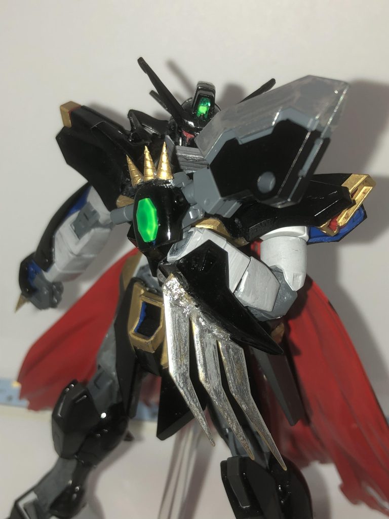 スパイクとレザーは接着剤でくっつけてます。トマホークは30mmの武装から。ちょうどいいサイズの斧がなかなかなかったんです‥このために武装セットを二つ買うハメに。