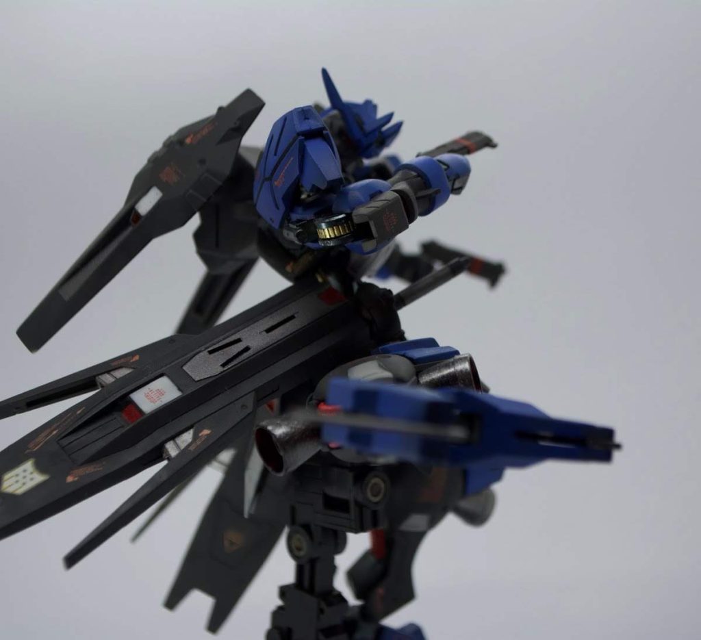 ここから白背景です足の暗器で攻撃するところ好きなんですよね。かっこよすぎます……笑