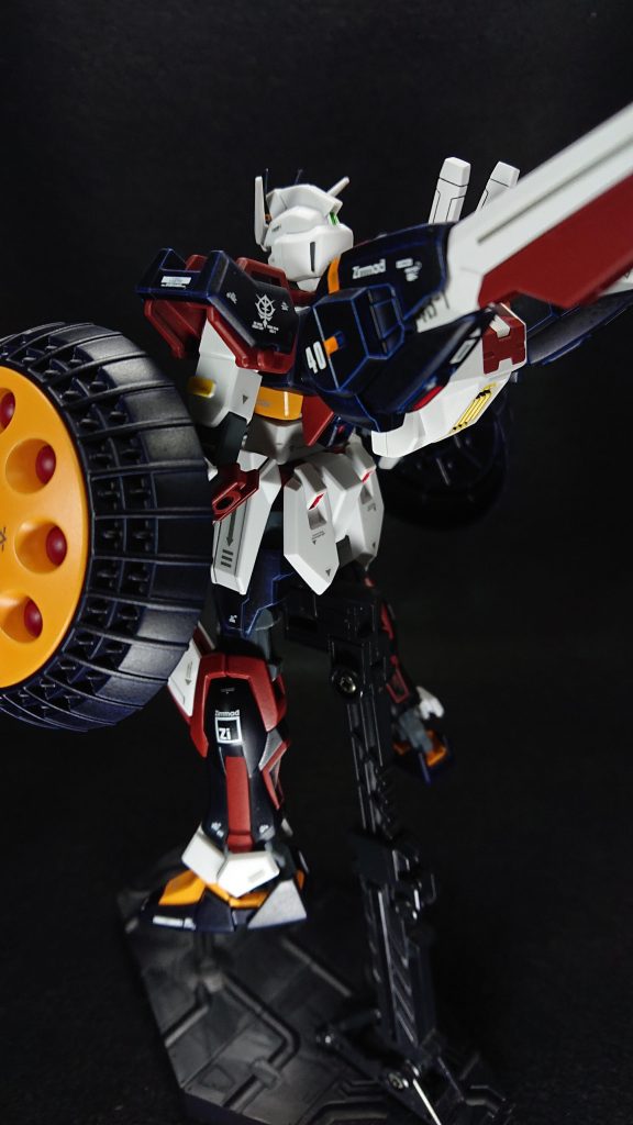 使用した塗料タミヤカラースプレー・ブラック・ダルレッド・ダークブルー・ブリリアントオレンジ