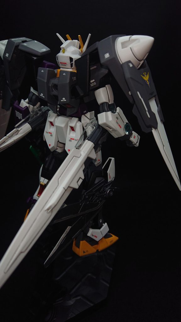 使用した塗料タミヤカラースプレー・ジャーマングレイ・ブラック・ゴールド・キャメルイエロー・ラベンダー・ガンメタル