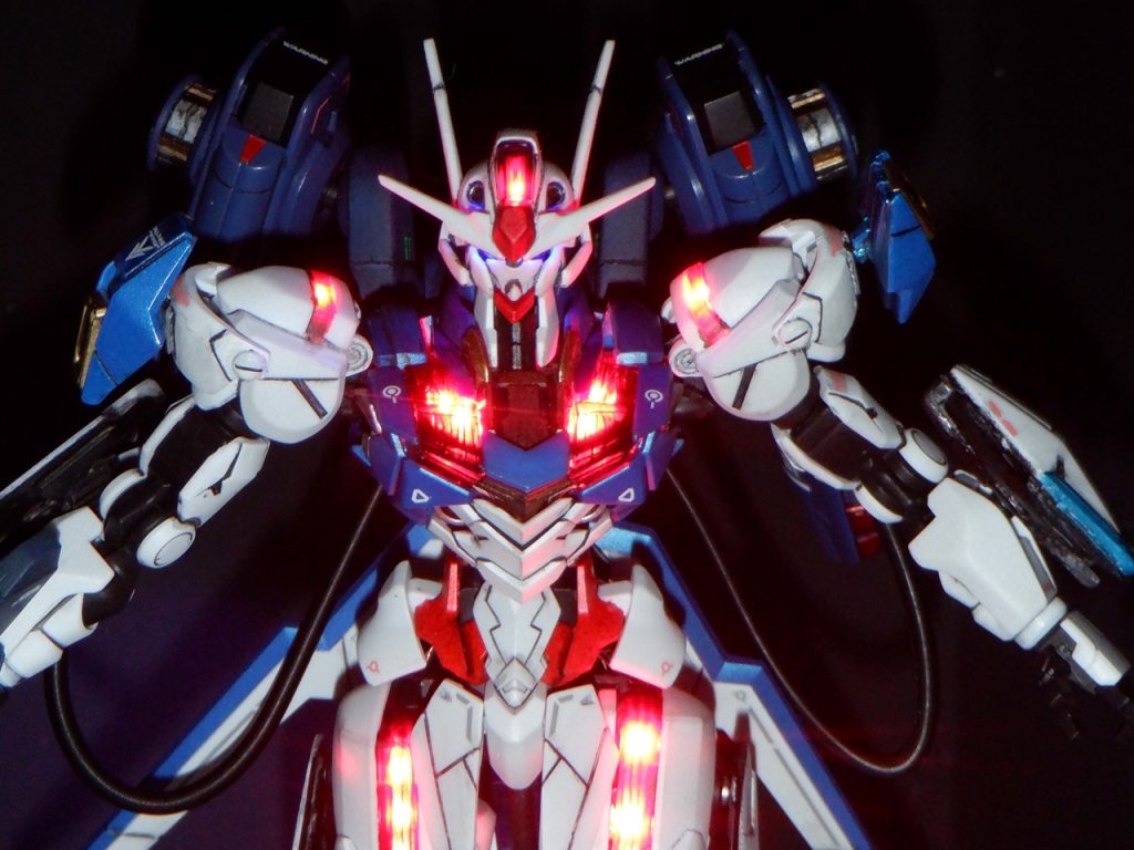 正面です。前回はショートしたので、やっと光ってるのが見れました。