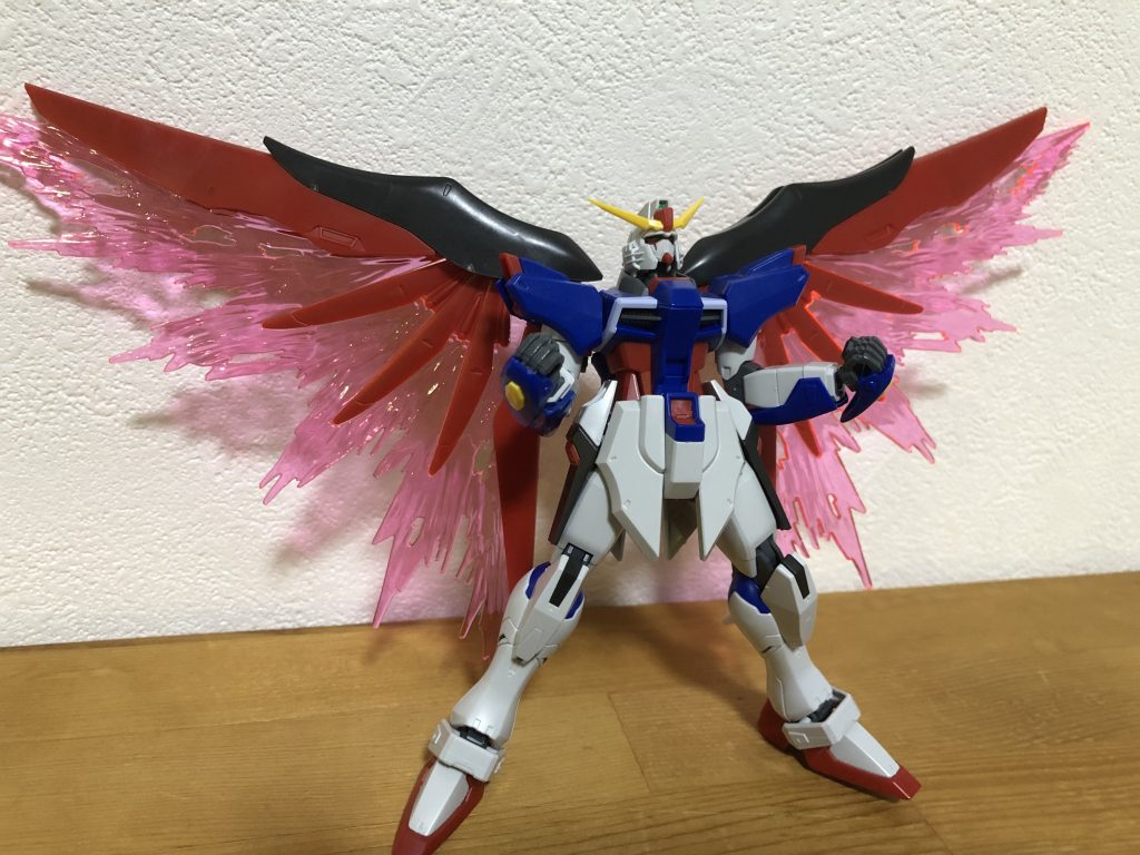 光の翼を展開するデスティニー。シモンらしい戦い方はここからが本番です。