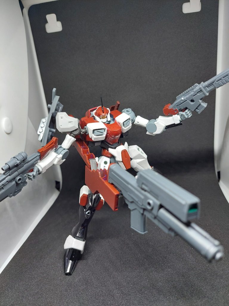 Characterized by third hand, attacking with all ranges