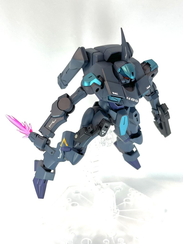 『ザウォート・ハイ、出ます』設定では「ザウォートは中・長距離戦闘を推奨、でも近接戦に使ったパイロットもいたみたい(要約)」って書いてたんで、この機体はそんな近接戦好きなパイロットが乗ってる想定です。メイン武装はビームダガー。