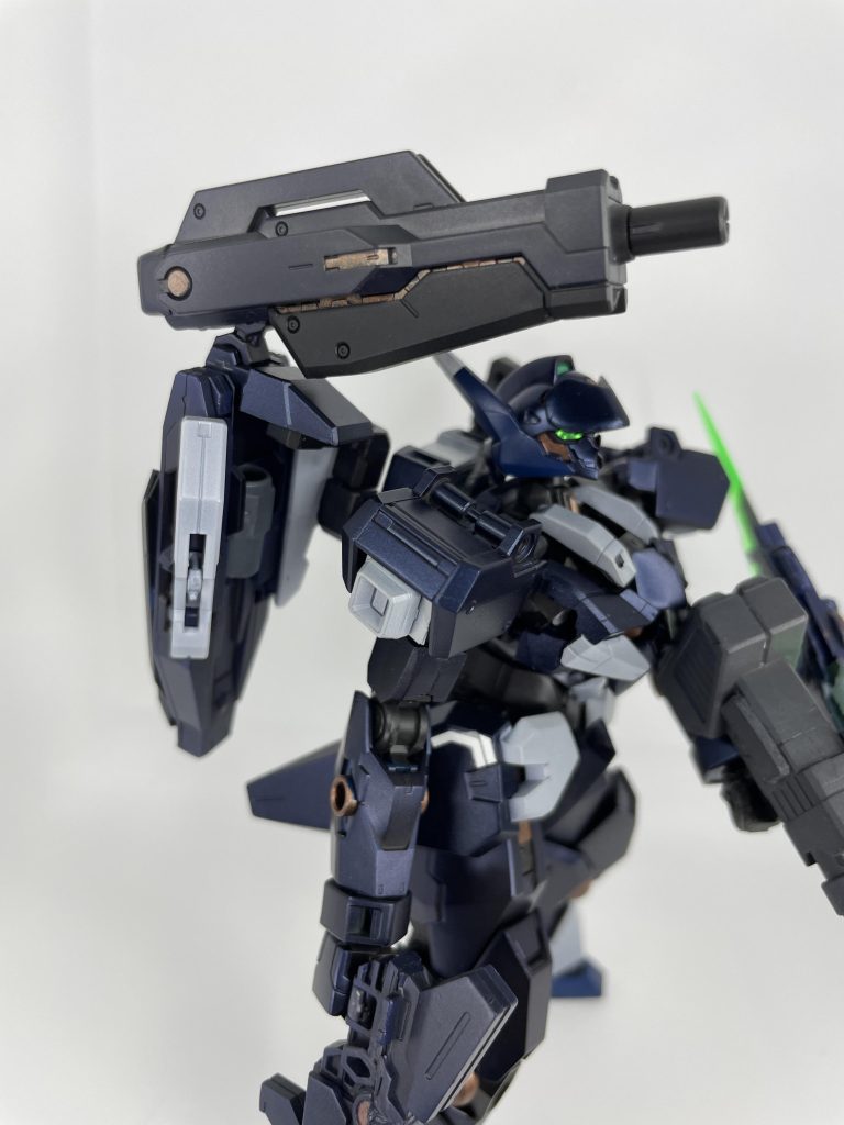 GNキャノンクアンタのGNシールドにMGアストレアのビームライフルの改造品を付けたもの。ミサイルもつけて複合兵装にしようとしたものの肝心のGNミサイルが行方不明に…断念しました。