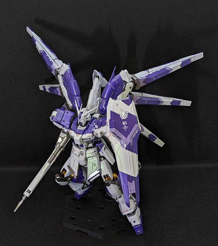 元祖羽根ガンダムとも言われてますが(笑)ファンネルコンテナによる表情付けが出来るのも良いところですよね。