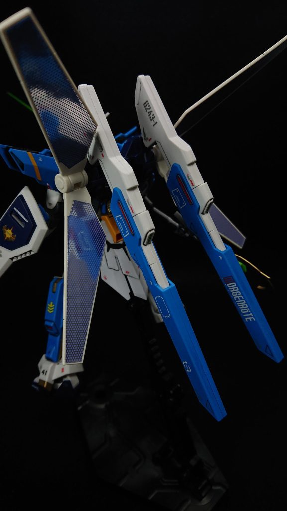 部分塗装にタミヤのエナメル塗料・フラットブラック・フラットレッドセンサー部分にはMr.メタリックカラーGX・メタルイエローグリーン