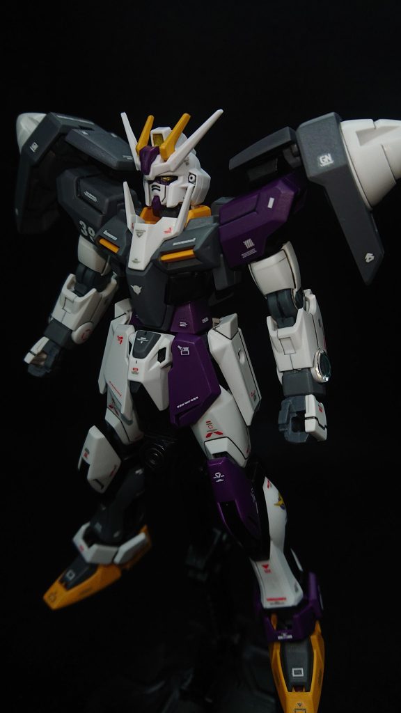 部分塗装にタミヤのエナメル塗料・クロームシルバー・フラットブラック・フラットレッドセンサー部分にはMr.メタリックカラーGX・メタルイエロー