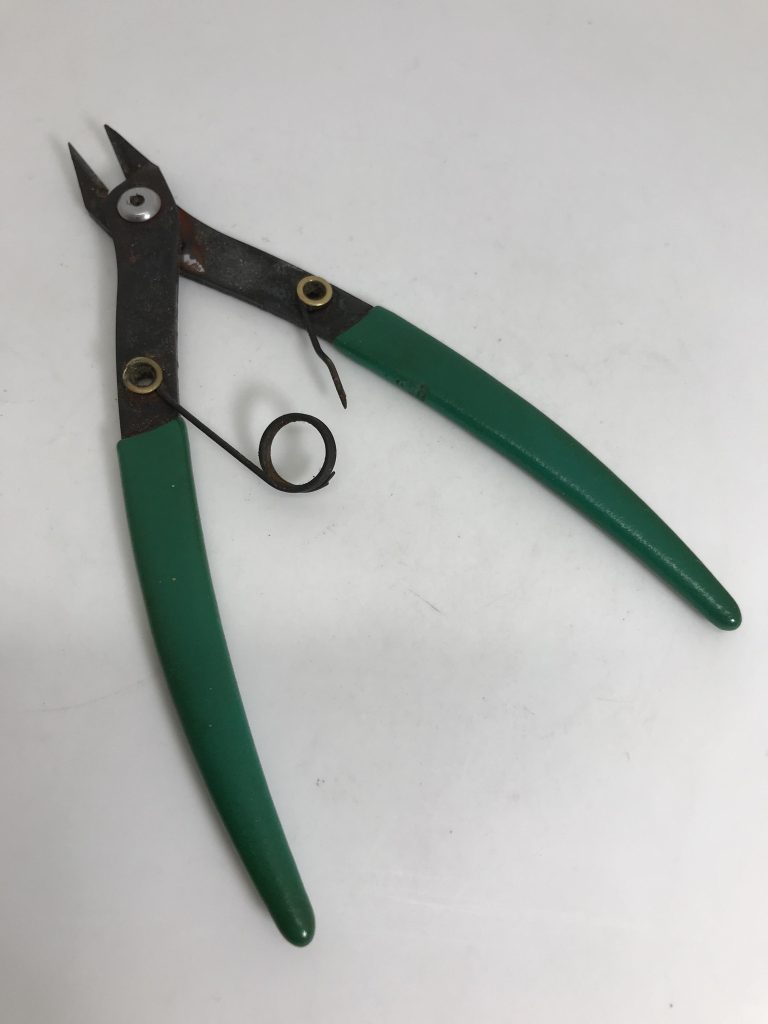 ということで…tamamaのGUNSTA1周年記念！愛用、切れ味最悪…使い勝手最高のニッパーをご紹介！😃中央のスプリング切れてるやんけ…どんだけ貧乏なんや😱