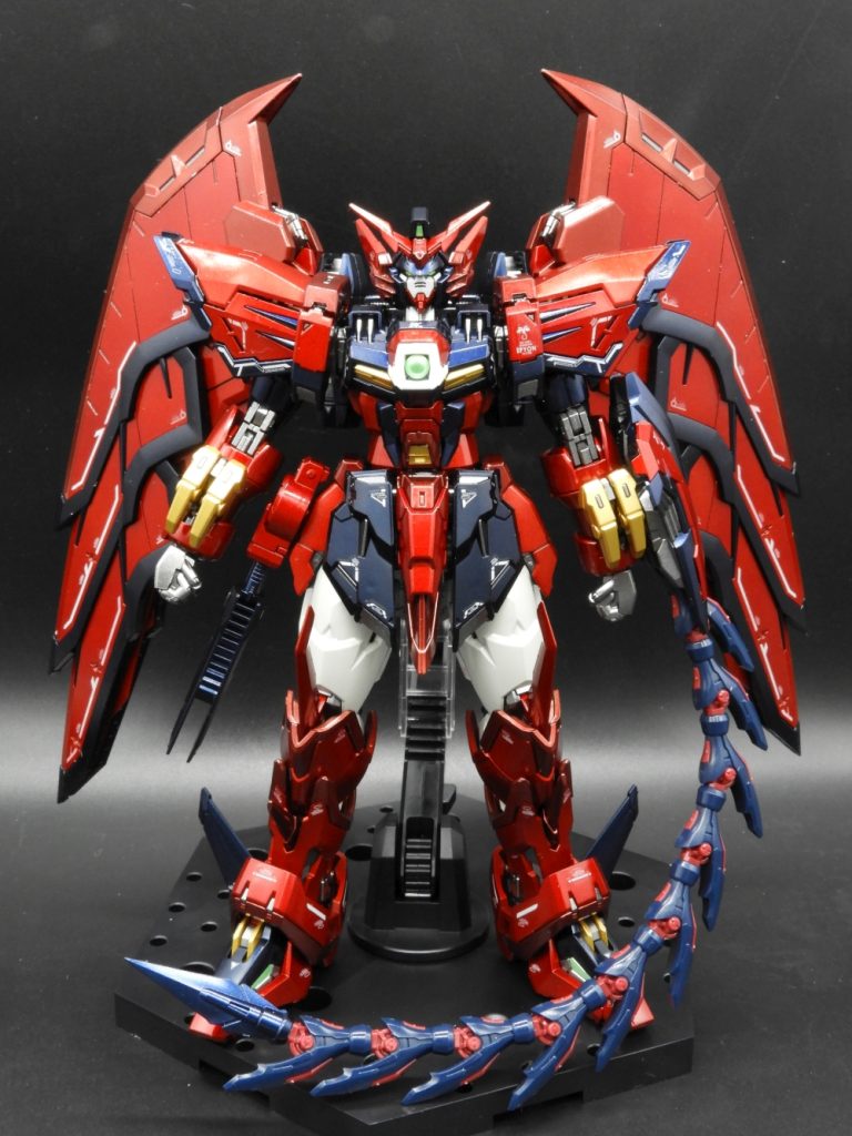 キャンディーの下地をサフシルバーで済ませたのは甘かったようで、レッドのクリアーな輝き感が思っていたよりも出せませんでした。