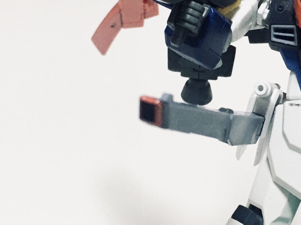 レール砲のクスフィアスです。腰に2門備え、相手の射程圏外からでも長い射程距離を誇る砲台になります。