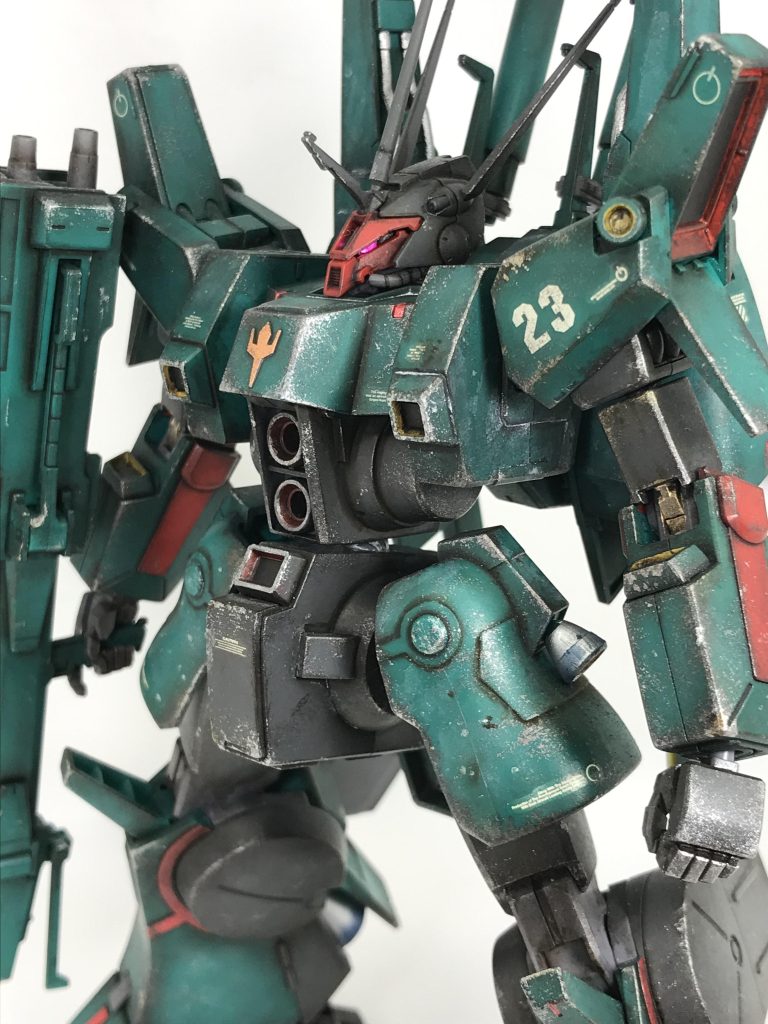 モノアイは基本、付属のシールは使用せず…100均で販売しているデコシールを、同じく100均で売っている３面爪磨きで磨き、それを貼り付け1個あたりお値段1円〜2円！なんとお財布に優しいことか！😃（笑）