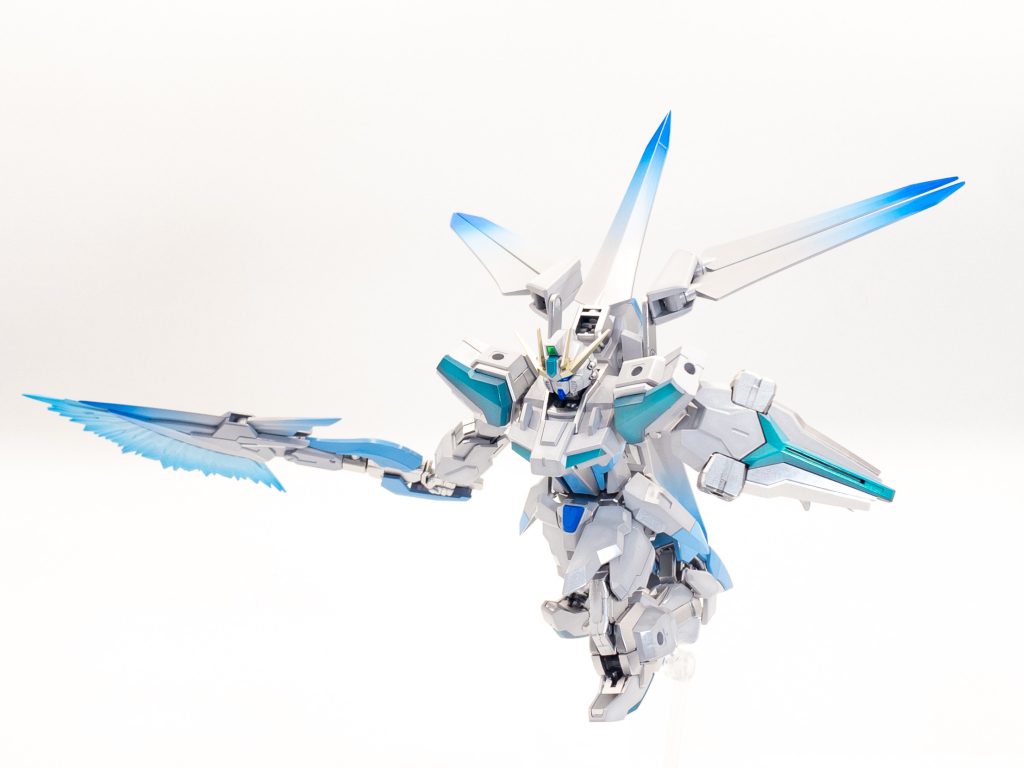 フライトモードウイングを水平に展開して飛行能力を強化します。