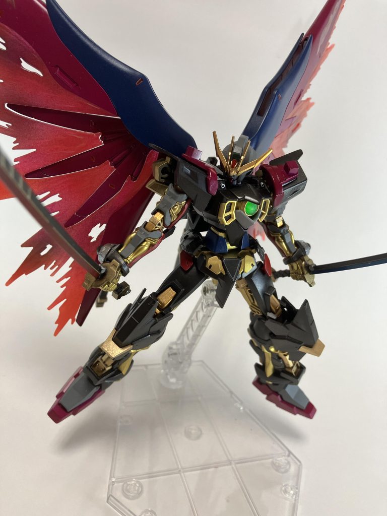 1本目の刀の刀身は黒色の上からメタリックレッドで塗装しています。